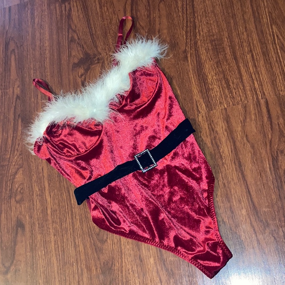 Secret Treasures Santa 🤶🏻 lingerie with feathers and sheer back size M